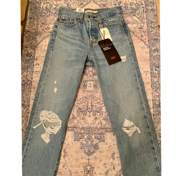 NWT LEVIS HIGH RISE DISTRESSED JEANS - Picture 2 of 9